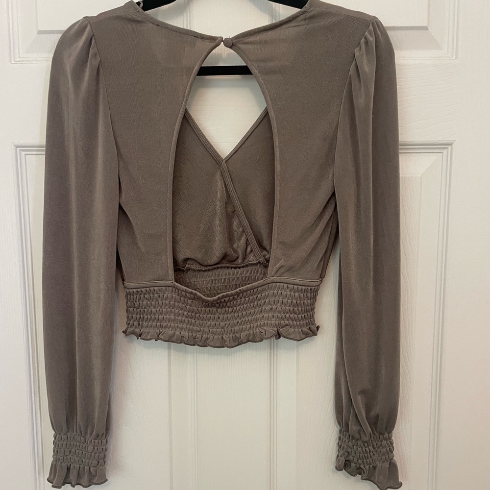 Open Back Ruched Cropped Blouse - Picture 2 of 2